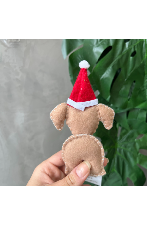 Enfeite para Pendurar Cachorro Marrom com Gorro