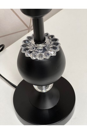 Luminaria de Mesa Preta com Base em Metal e Luz de LED 41cm x 25cm